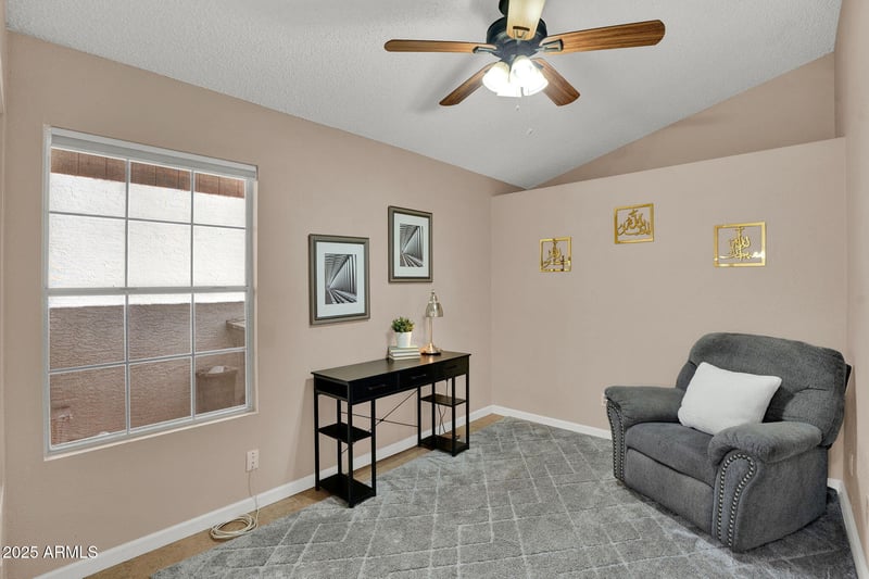 10405 65th Dr, Glendale, AZ 85302