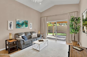 10405 65th Dr, Glendale, AZ 85302