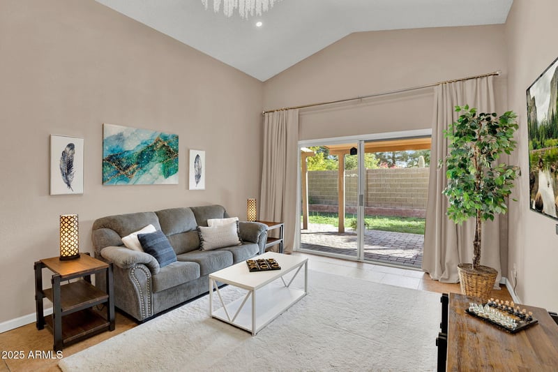 10405 65th Dr, Glendale, AZ 85302