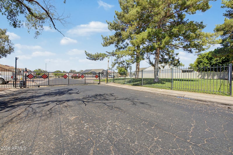 10405 N 65th Dr, Glendale, AZ 85302