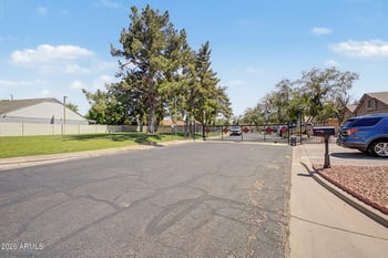 10405 N 65th Dr, Glendale, AZ 85302