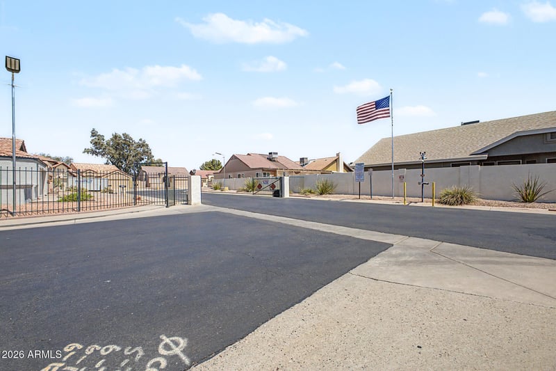 10405 N 65th Dr, Glendale, AZ 85302
