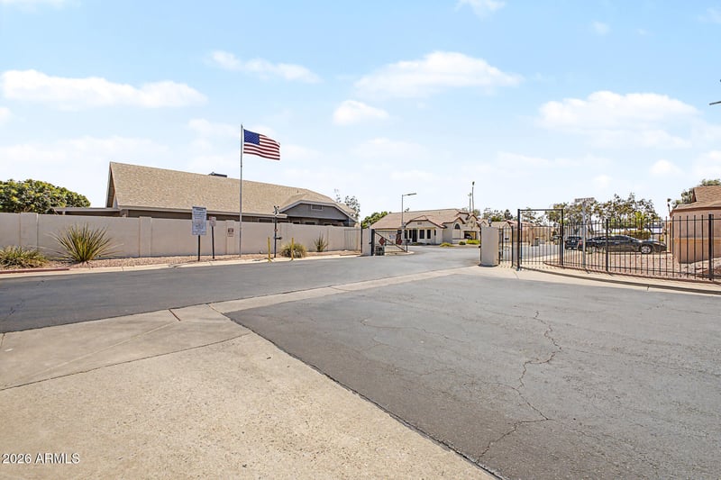 10405 N 65th Dr, Glendale, AZ 85302
