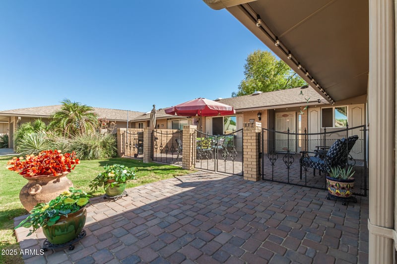10406 El Capitan Cir, Sun City, AZ 85351