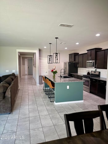 1041 Glen Canyon Dr, San Tan Valley, AZ 85140