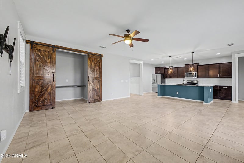 1041 Glen Canyon Dr, San Tan Valley, AZ 85140