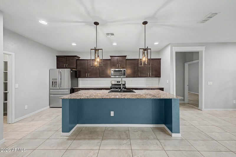 1041 Glen Canyon Dr, San Tan Valley, AZ 85140