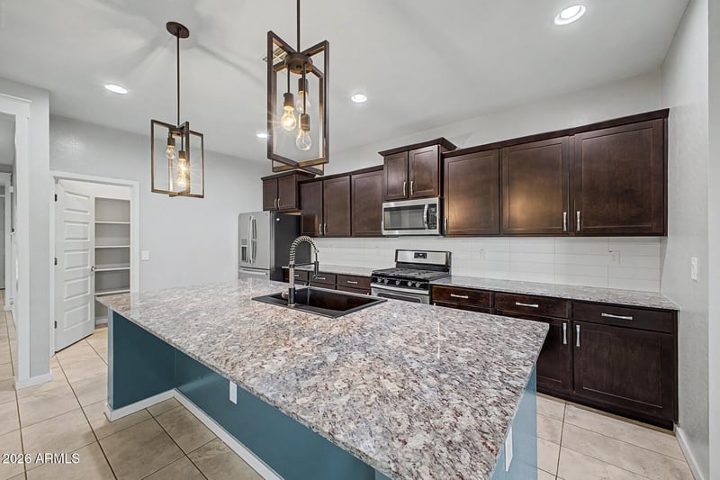 1041 Glen Canyon Dr, San Tan Valley, AZ 85140