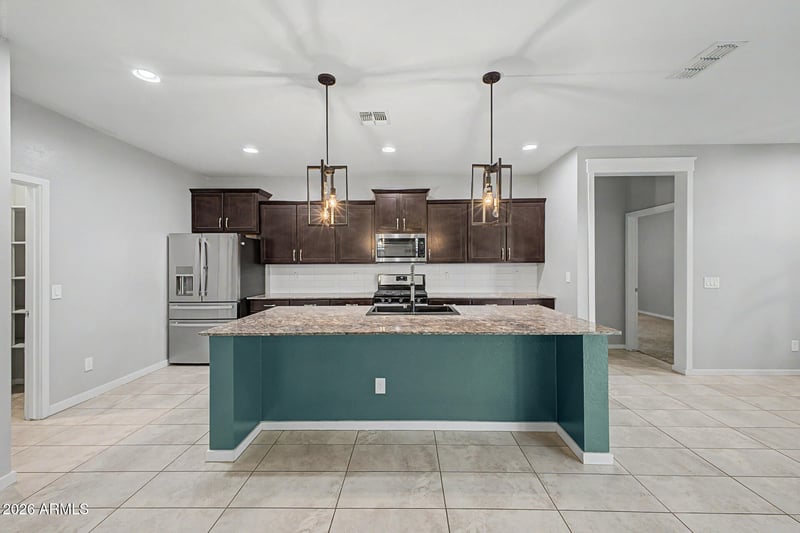 1041 Glen Canyon Dr, San Tan Valley, AZ 85140