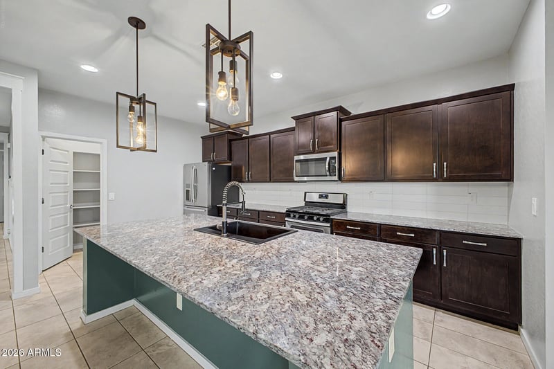 1041 Glen Canyon Dr, San Tan Valley, AZ 85140