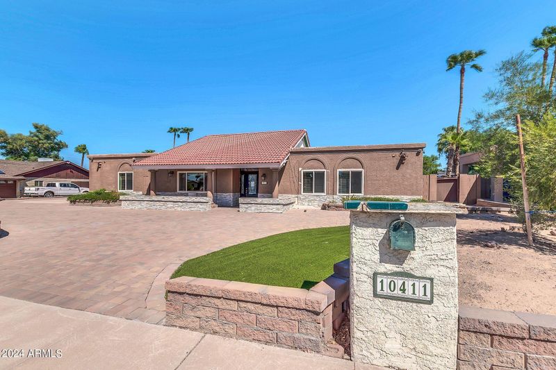 10411 N 42nd St, Phoenix, AZ 85028