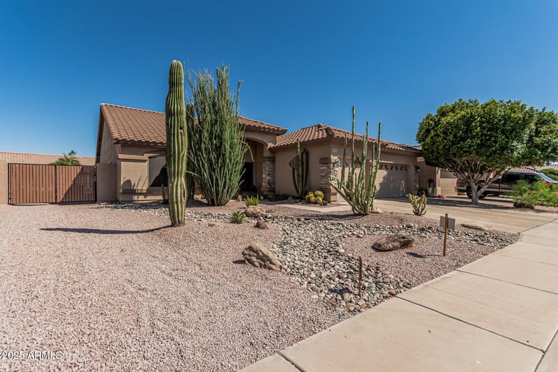 10413 Emelita Ave, Mesa, AZ 85208