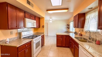 10413 W Prairie Hills Cir, Sun City, AZ 85351