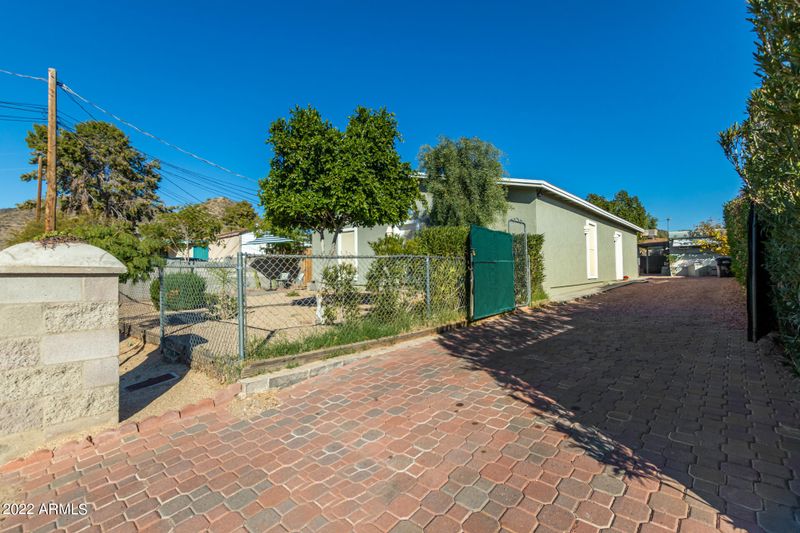 10417 N 13th Ave, Phoenix, AZ 85021