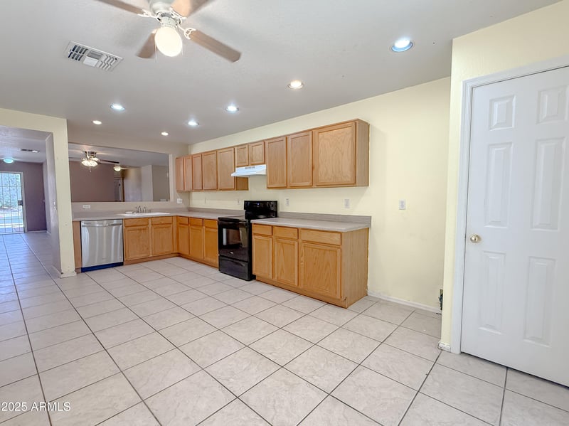 1042 Clancy Cir, Mesa, AZ 85208