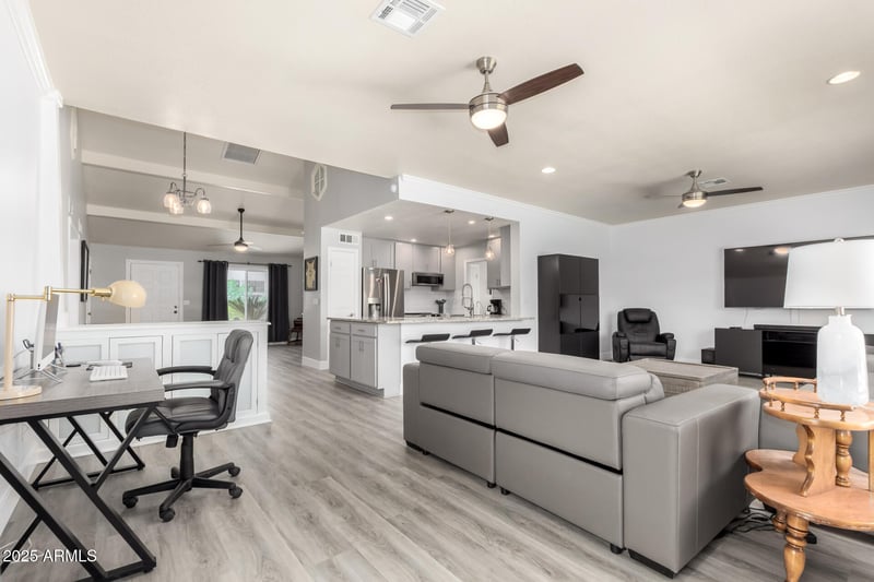 1042 Utopia Rd, Phoenix, AZ 85024