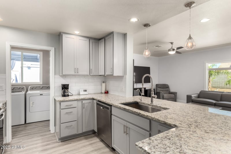 1042 Utopia Rd, Phoenix, AZ 85024