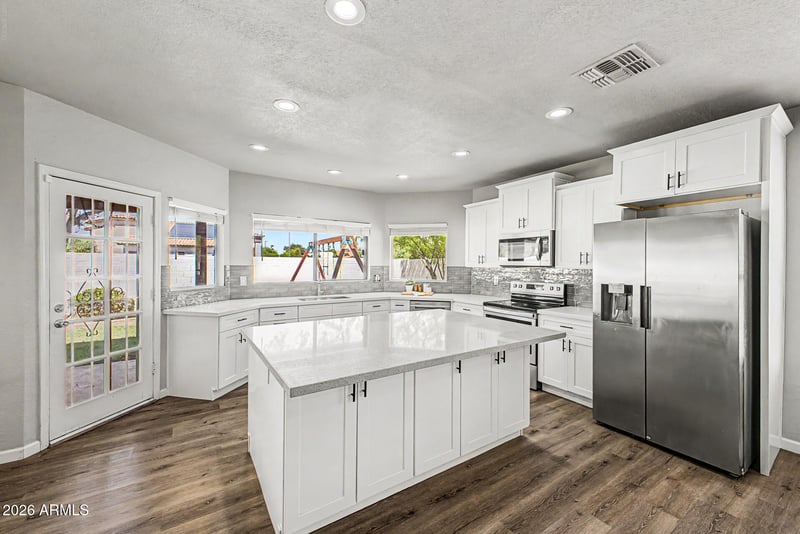 1042 Newport Beach Dr, Gilbert, AZ 85233