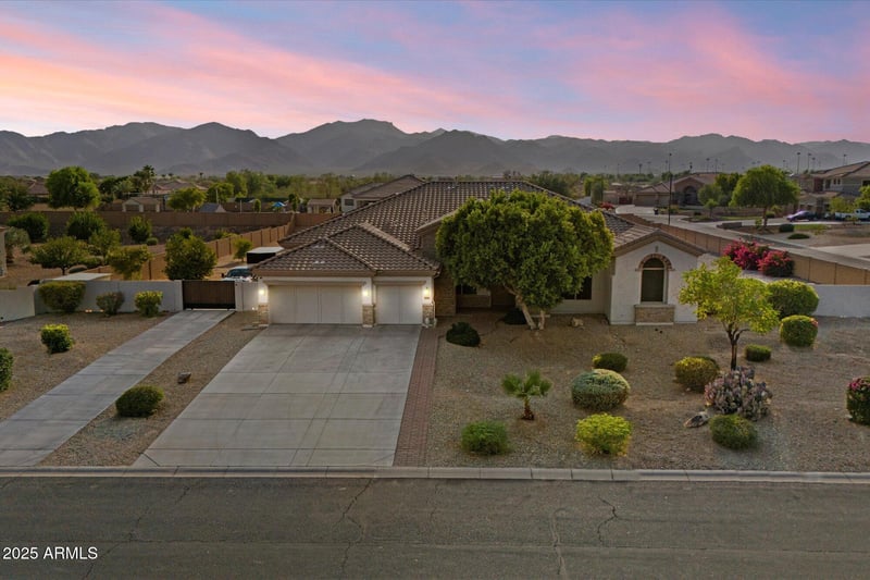 10420 Erin Ct, Waddell, AZ 85355