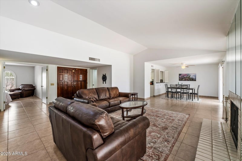 10421 Silvertree Dr, Sun Lakes, AZ 85248