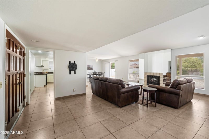 10421 Silvertree Dr, Sun Lakes, AZ 85248