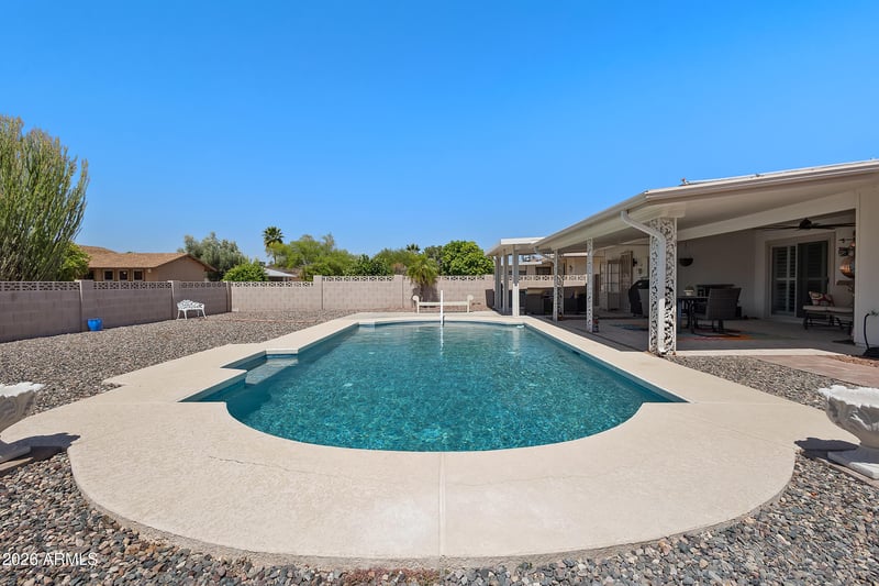 10421 W Concho Cir, Sun City, AZ 85373