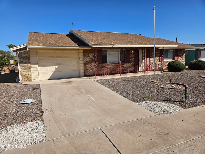 10426 Cinnebar Ave, Sun City, AZ 85351