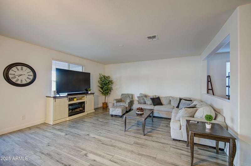 10426 Crown King Rd, Tolleson, AZ 85353