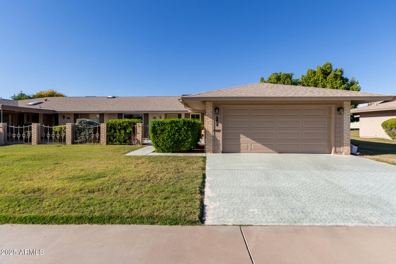 10427 Roundelay Cir, Sun City, AZ 85351