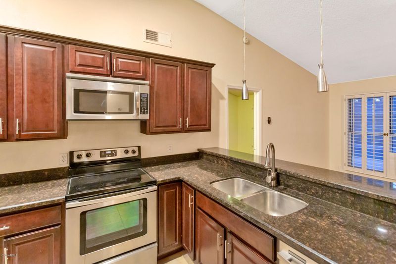 10428 N 63rd Dr, Glendale, AZ 85302