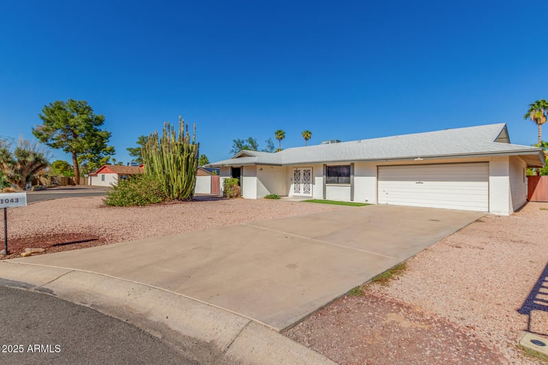 1043 74th Pl, Mesa, AZ 85208