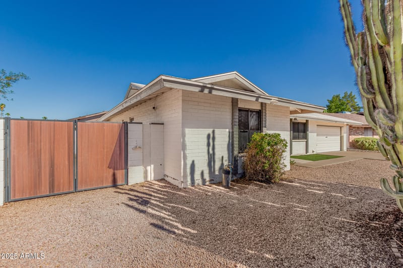 1043 74th Pl, Mesa, AZ 85208