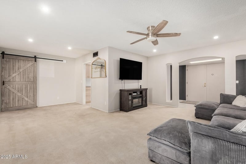 1043 74th Pl, Mesa, AZ 85208