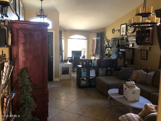 1043 S Honeysuckle Ln, Gilbert, AZ 85296
