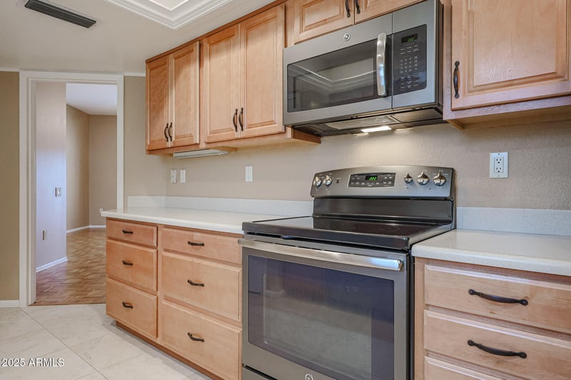 10433 Hutton Dr, Sun City, AZ 85351