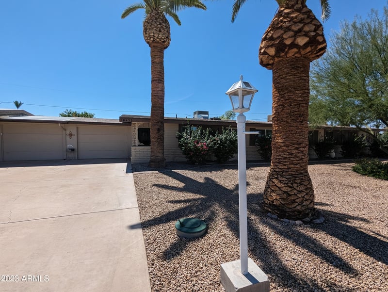 10433 Oakmont Dr, Sun City, AZ 85351