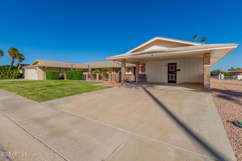 10439 Kingswood Cir, Sun City, AZ 85351