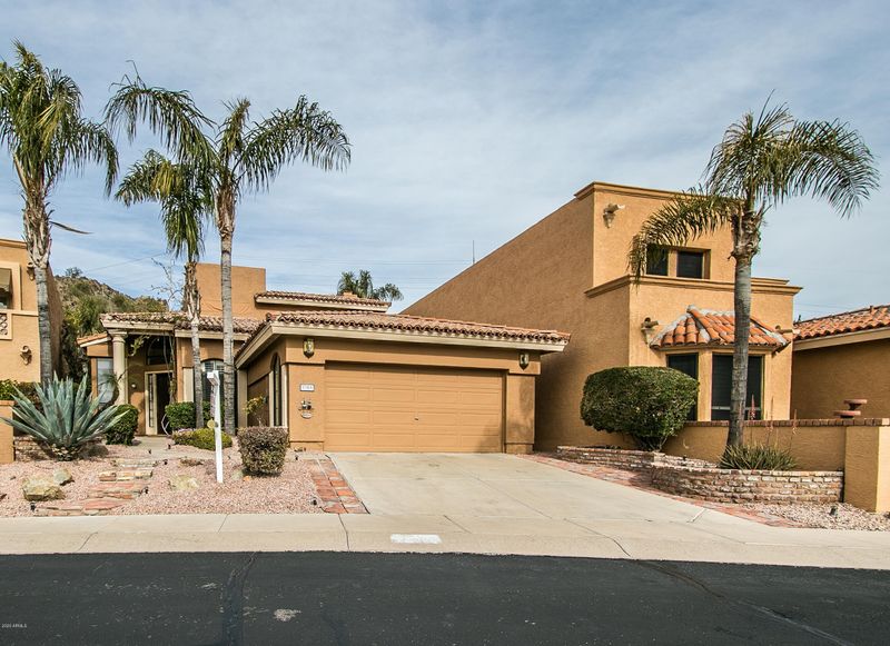 1044 E Shangri La Rd, Phoenix, AZ 85020