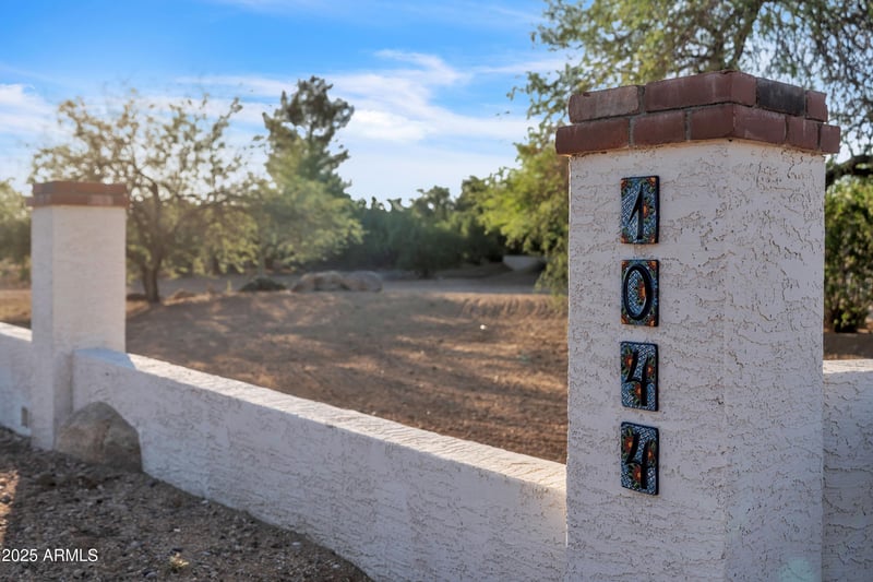 1044 Irvine Rd, Phoenix, AZ 85086