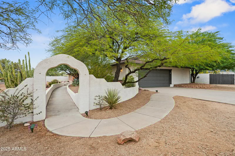 1044 Irvine Rd, Phoenix, AZ 85086