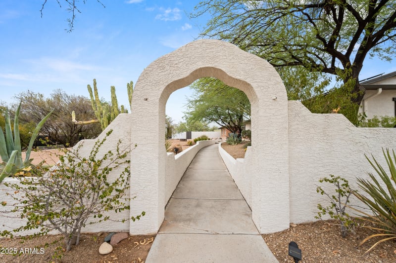 1044 Irvine Rd, Phoenix, AZ 85086