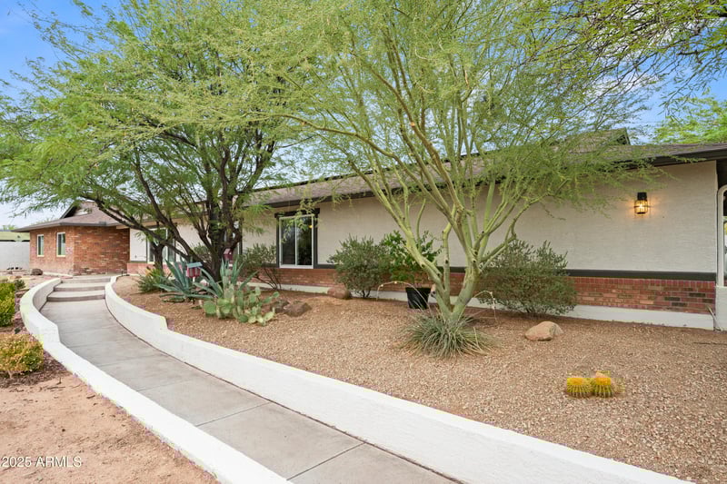 1044 Irvine Rd, Phoenix, AZ 85086