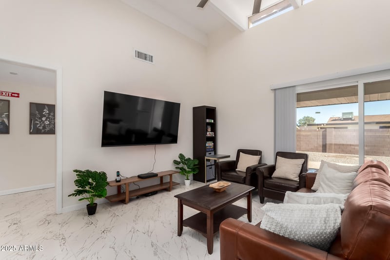 10441 Twin Oaks Dr, Sun City, AZ 85351