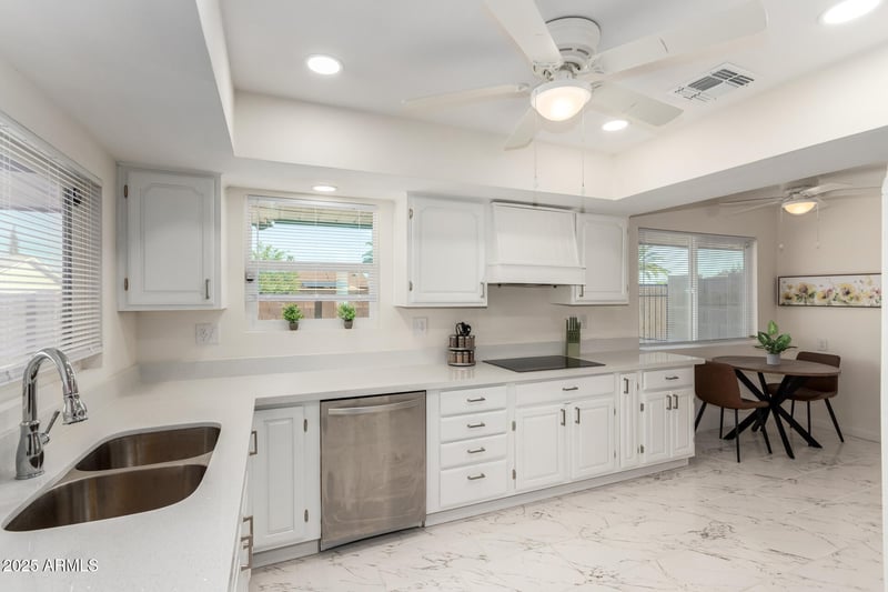10441 Twin Oaks Dr, Sun City, AZ 85351