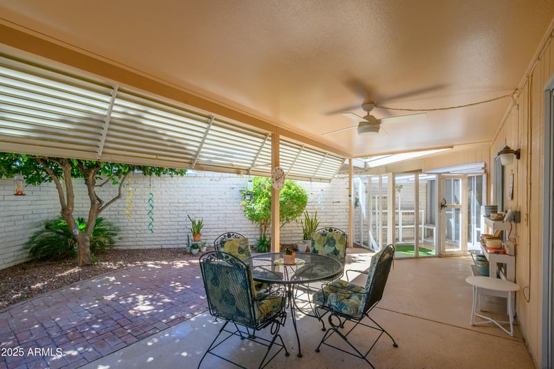 10443 Loma Blanca Dr, Sun City, AZ 85351
