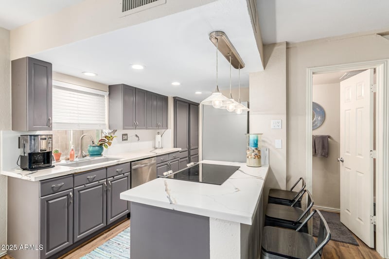 10445 11th Pl #3, Phoenix, AZ 85020