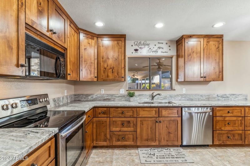 1045 Cloud Rd, Phoenix, AZ 85086
