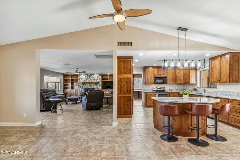 1045 Cloud Rd, Phoenix, AZ 85086