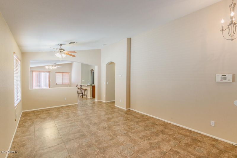 1045 E Vernoa St, San Tan Valley, AZ 85140