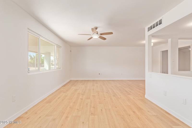 10452 Meade Dr, Sun City, AZ 85351